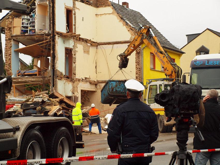 Hausexplosion Bruehl bei Koeln Pingsdorferstr P422.JPG